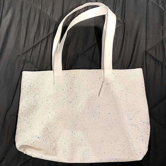 New Clinique Bag Set! - Picture 3 of 7